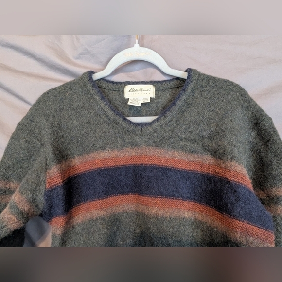 Eddie Bauer medium 83% wool men's V-Neck sweater in olive green, navy, rust - Picture 7 of 10